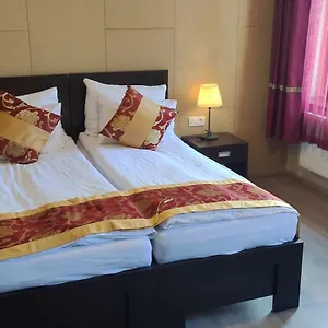 https://sun-house.praguehotelsweb.com